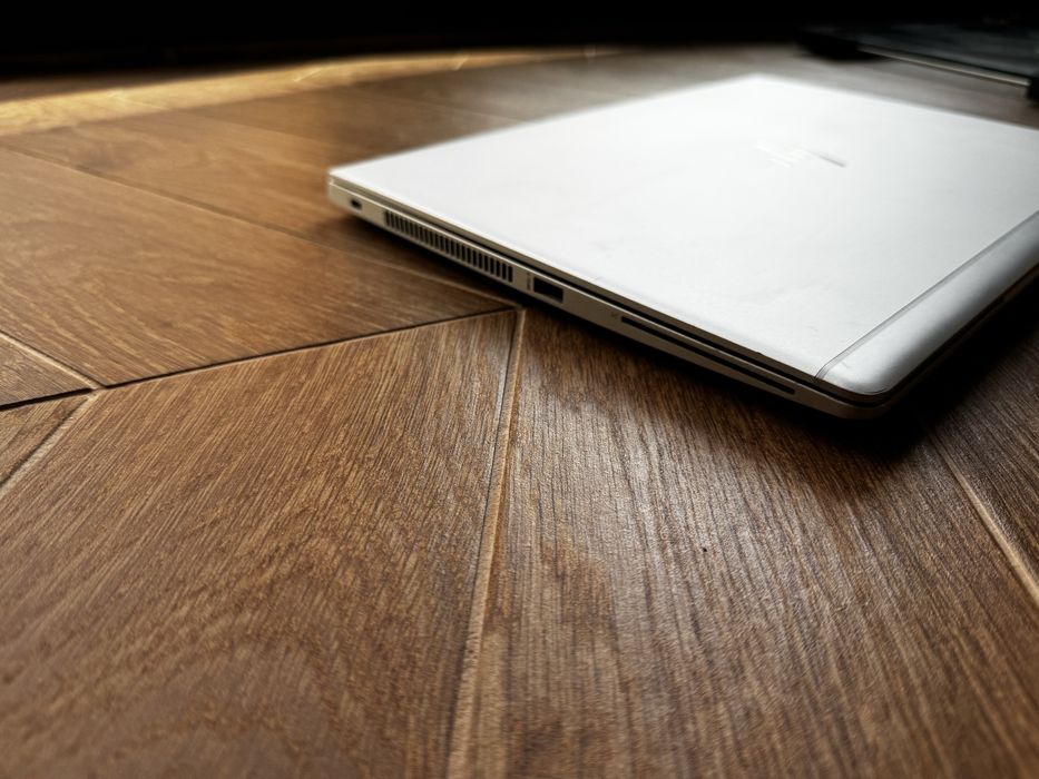 Лаптоп HP Elitebook 840 G5, 240 GB SSD + подарък