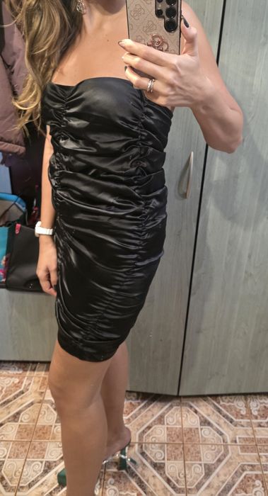 Сатенена рокля NA-KD