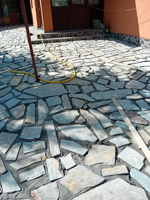 Piatră Naturală Autentică: Durabilitate și Stil pentru Orice Proiect