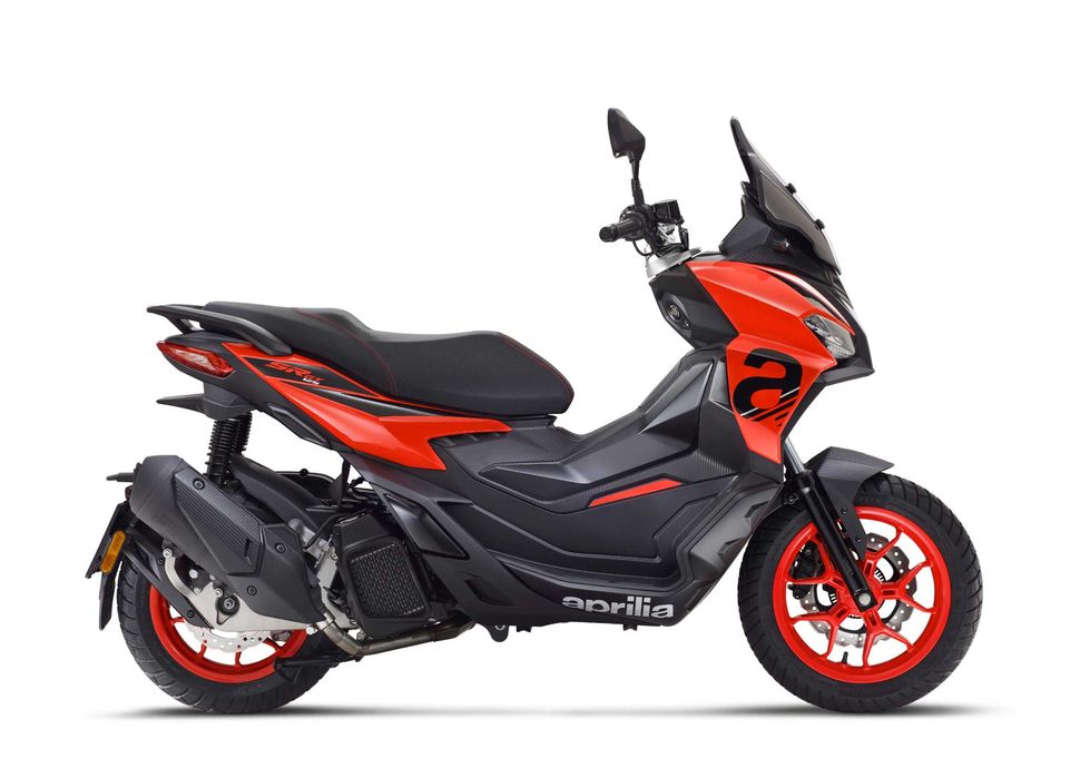 Scuter Aprilia  SR GT  125 nou vs Honda PCX 125, Yamaha NMAX 125