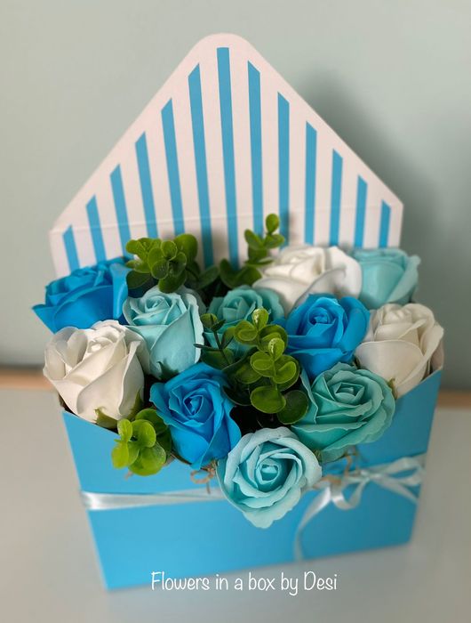 Аранжирани сапунени рози в кутии букет в кутия подарък цветя