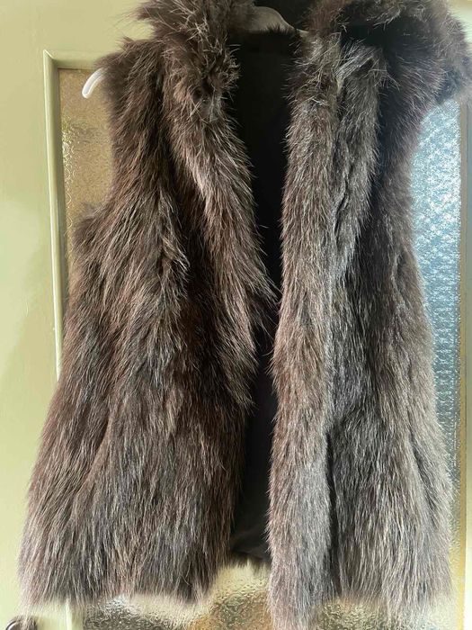 Елек естествен косъм, с голяма качулка.