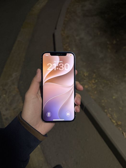 Продам Iphone 12