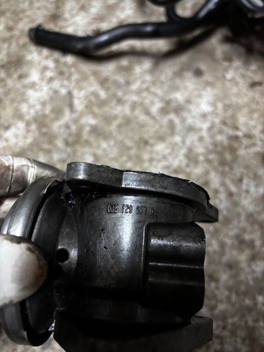 Supapa egr recirculare gaze Volkswagen Vw 2.0 tdi 140 cp Bkd 038129637D
