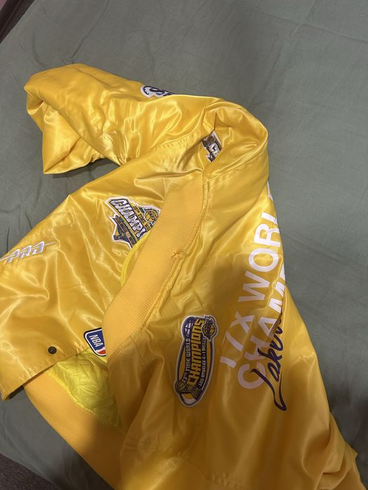 Продам оригинал куртку