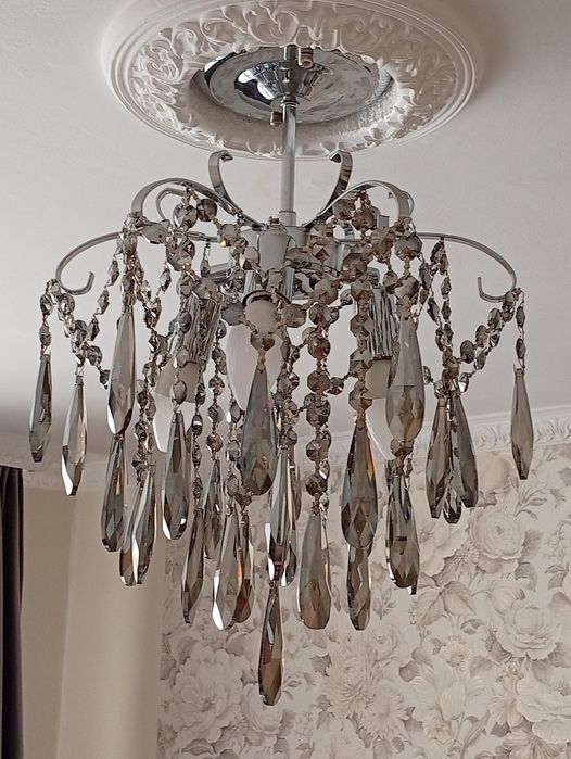 Продам люстру хрустальную