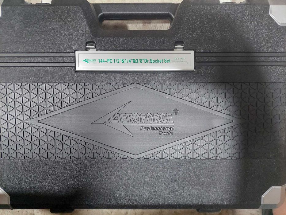 Набор ключей инструментов  для авто и дома Aeroforce, 142+2 предметов