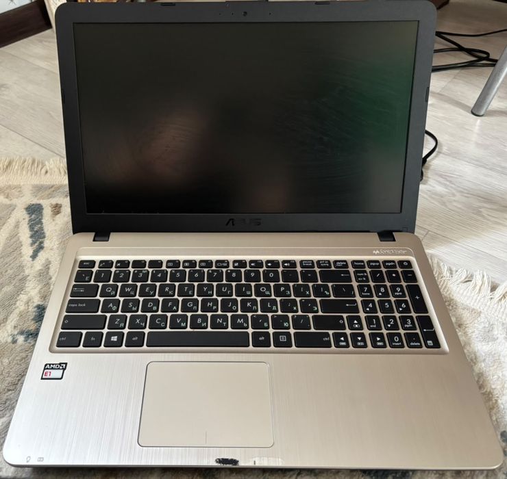 ноутбуки Asus и HP