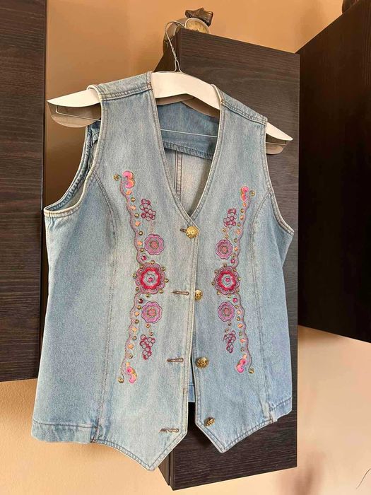 Продавам дрехии и др.