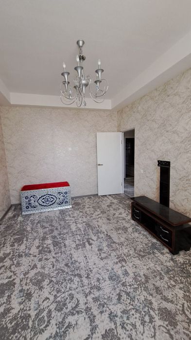 Kvartira sotiladi 2 xonali yangi remont li