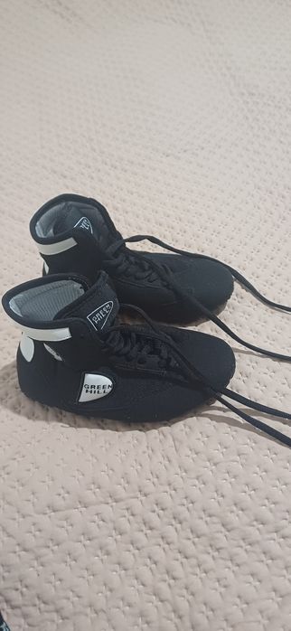 Продам борцовки .