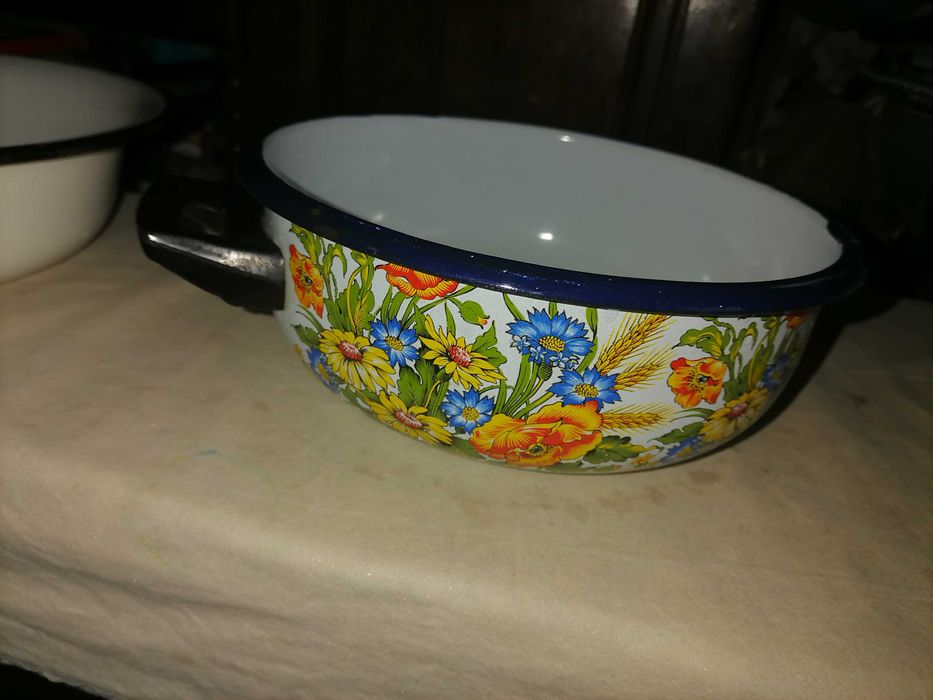 Домашни потреби-чаши, купи, тенджера