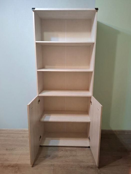 Продам книжный шкаф