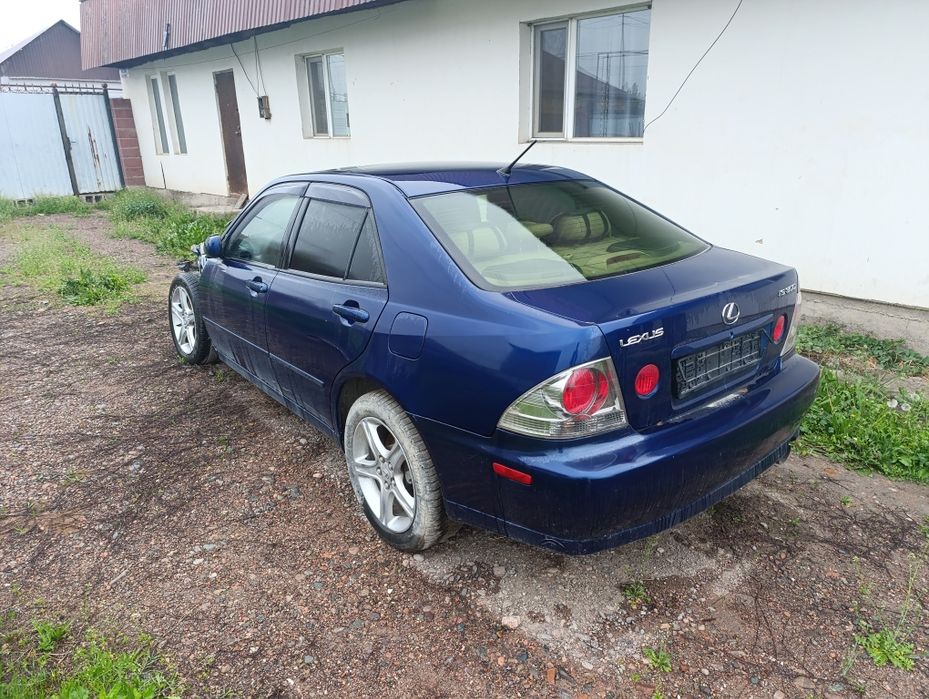 Lexus is 300 сатылады
