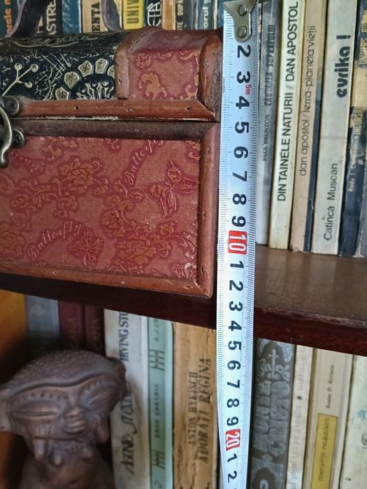 Ladita bijuterii din lemn îmbrăcata în piele