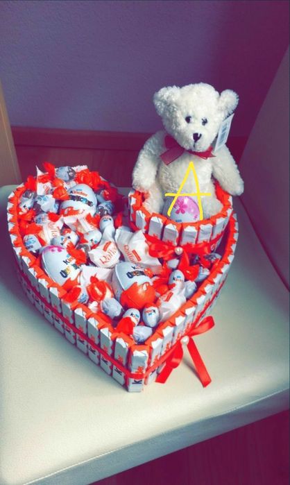 Tort din dulciuri și cutiuțe
