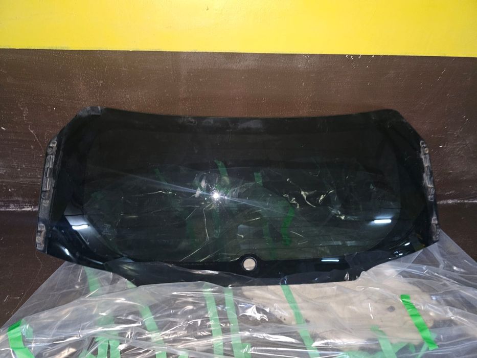 Заднее лобовое на Рав 4