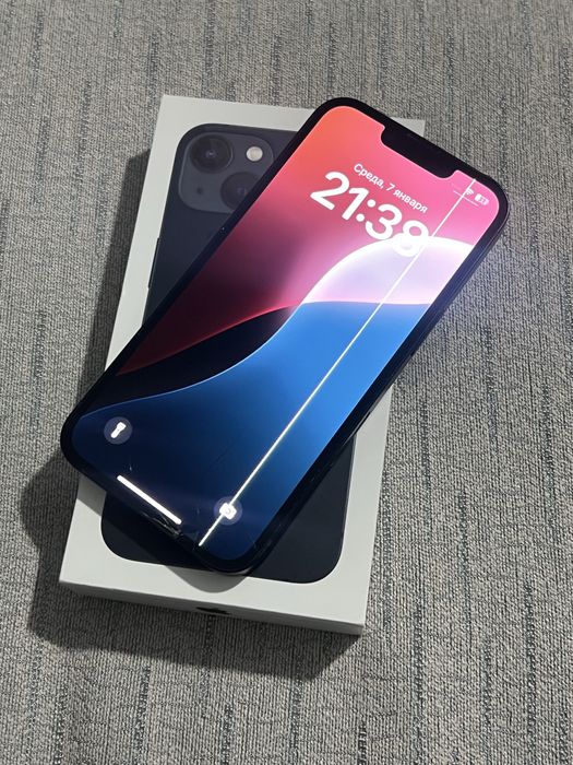 iPhone 13, в синем цвете