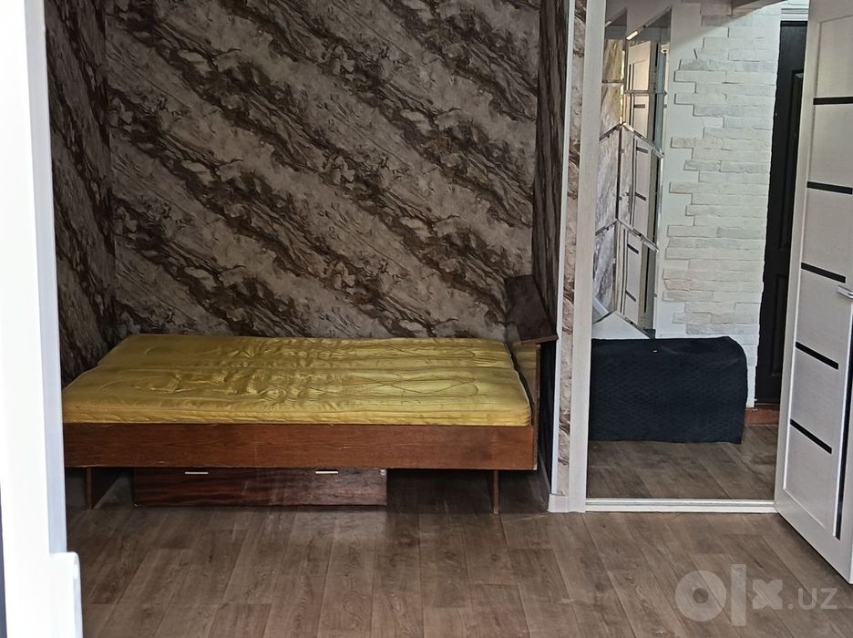 Аренда своя Чирчик, 3мкр, 1 комнатная с балконом без маклеро, 30в