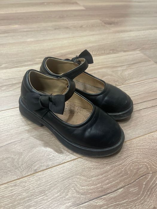 Продам детские туфли