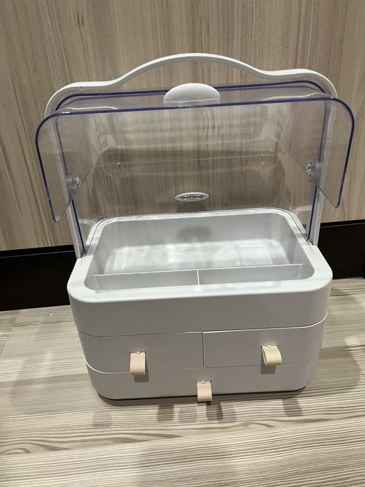 Органайзер за козметика