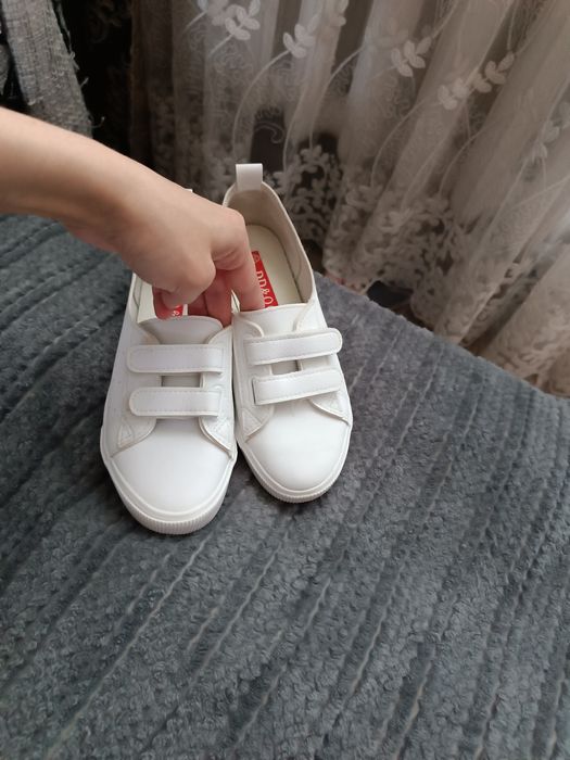 Продам кеды женские