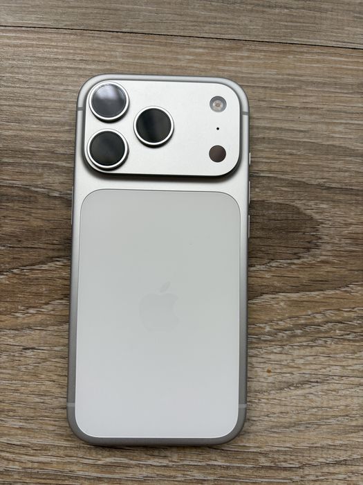 Продам iphone 17 pro 256
