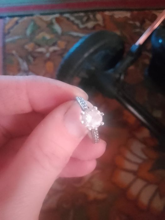 Продам серебренное кольцо