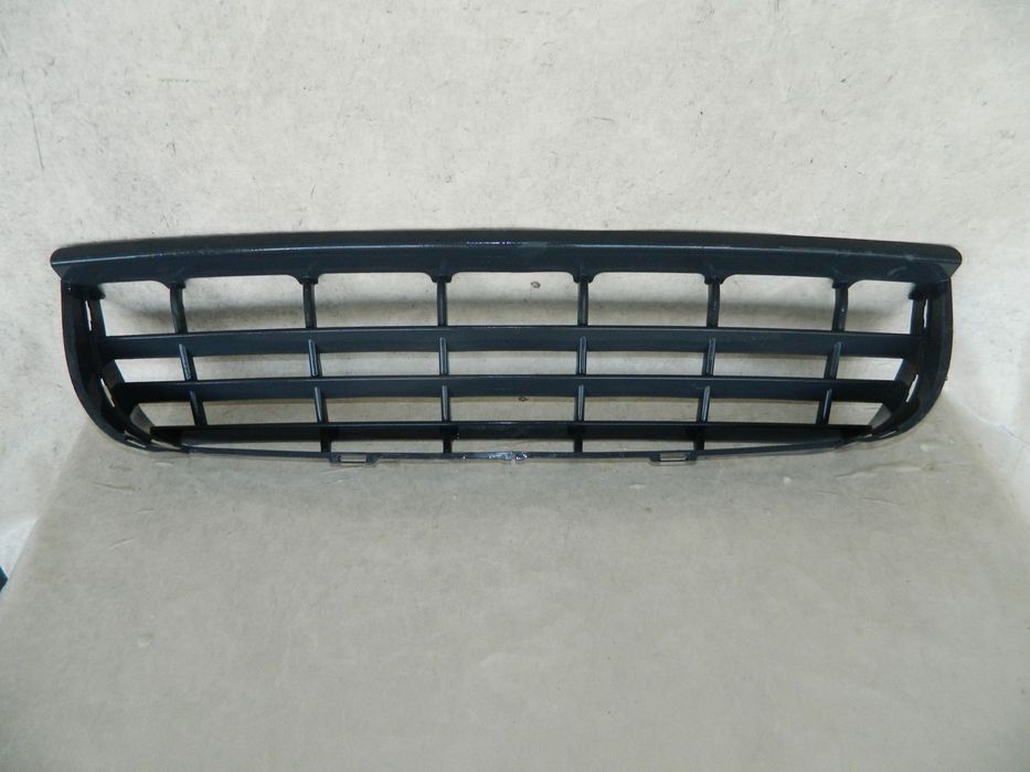 Grila intre proiectoare, VW Crafter  /  Mercedes Sprinter, 2007, 2008, 2009, 2010, 2011, 2012, 2013,  , 2E0807835A  /  9068850153