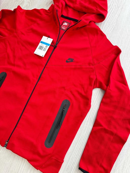 Trening Nike TECH Fleece Rosu 2024 - Model Unisex Premium Bumbac