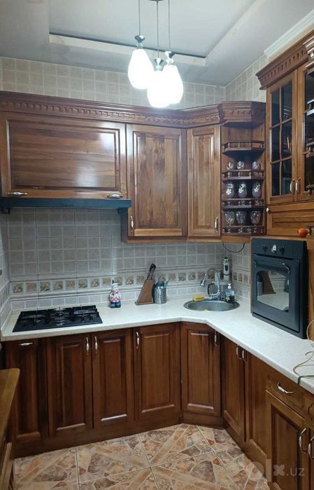 продается 4 комнатная квартира 1 этаж 100 кв. метров в центре города