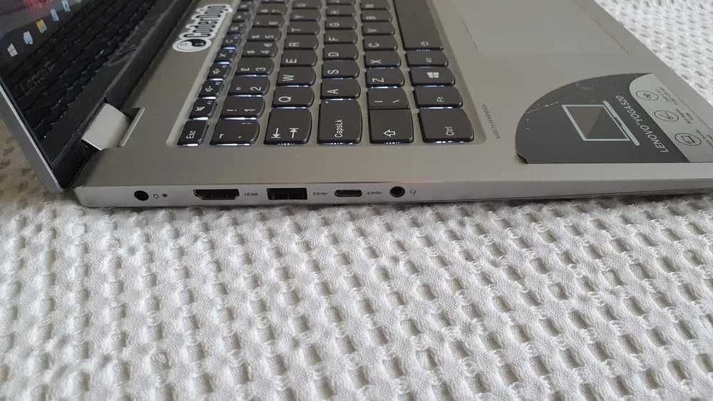 Lenovo YOGA 520-14IK, IntelCore i5 2.5GHz 14" 8gbRAM colt ecran pocnit