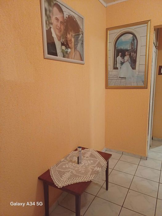 Vând Apartament 3camere  etajul trei