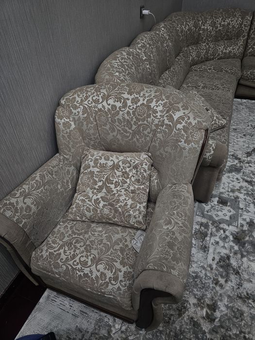 Угловой мягкий диван