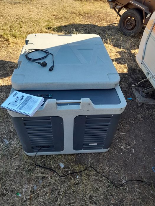 Хладилник, фризер 12, 24, волта голяма ракла 165 литра