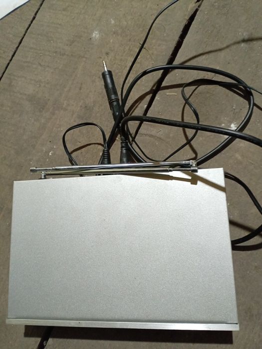 Продам двухканальную профессиональную беспроводную микрофонную систему