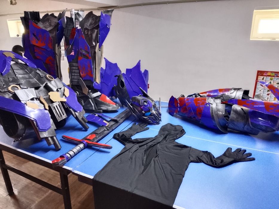 Продам костюм робота трансформер