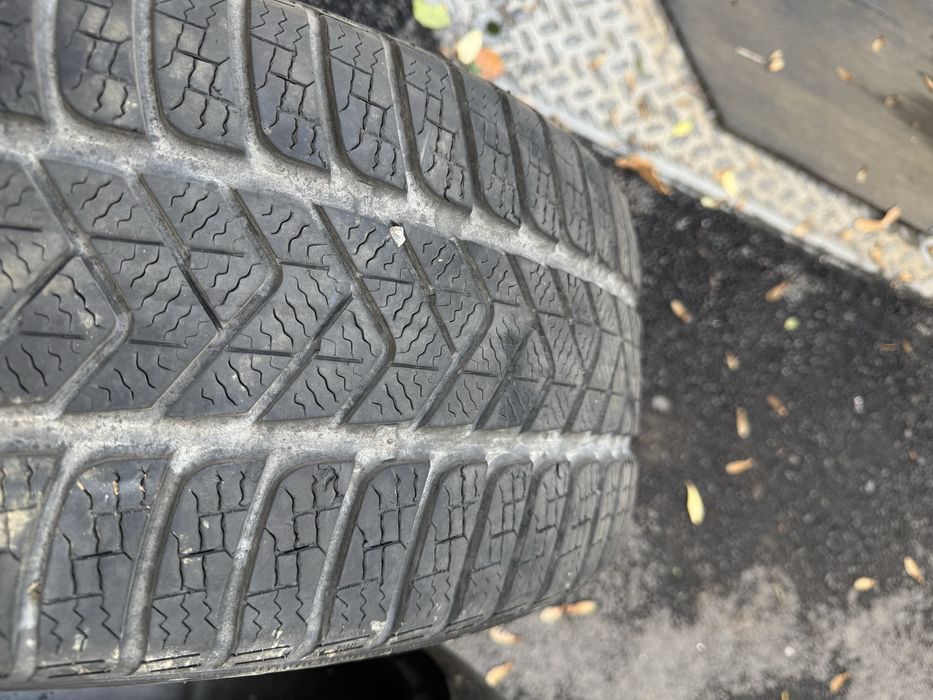 Vând 2 anvelope Pirelli Sottozero 3 245/40 R19