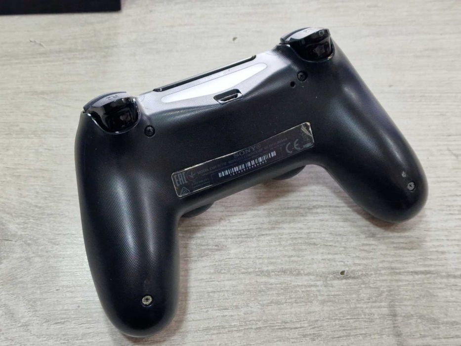 Playstation 4 500GB с един джойстик + игра FC24