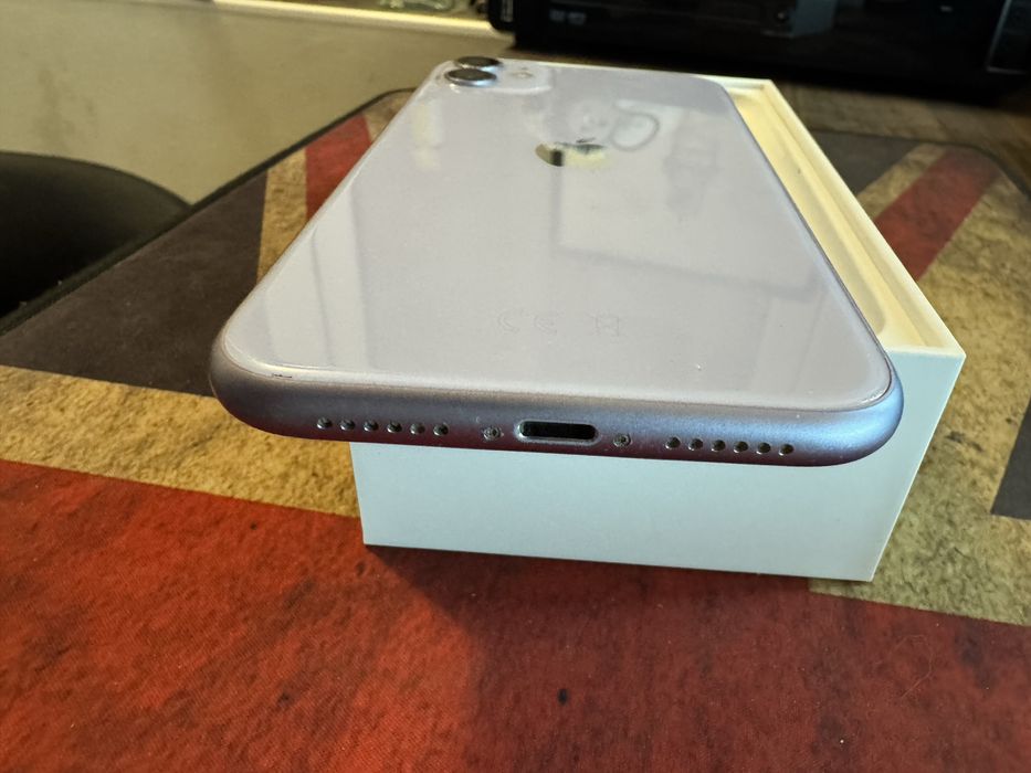 iPhone 11 128 GB лилав в отлично състояние
