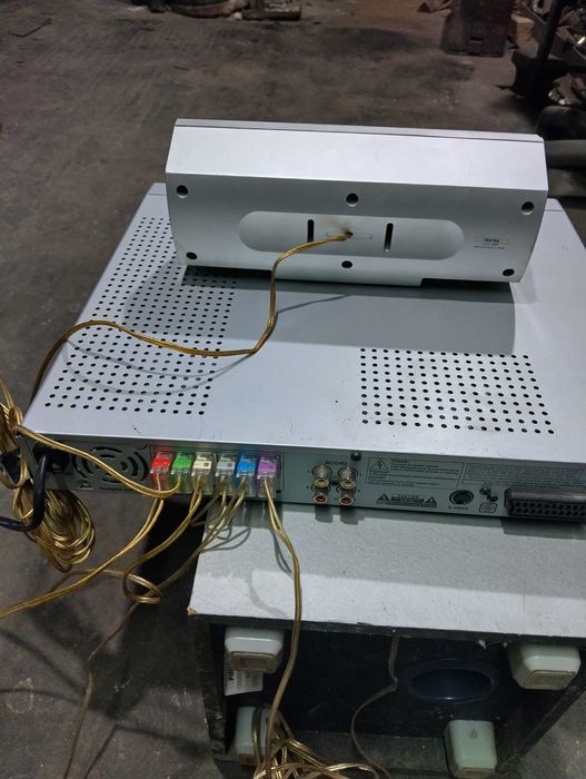 Система за домашно кино Филипс!Работи перфектно.