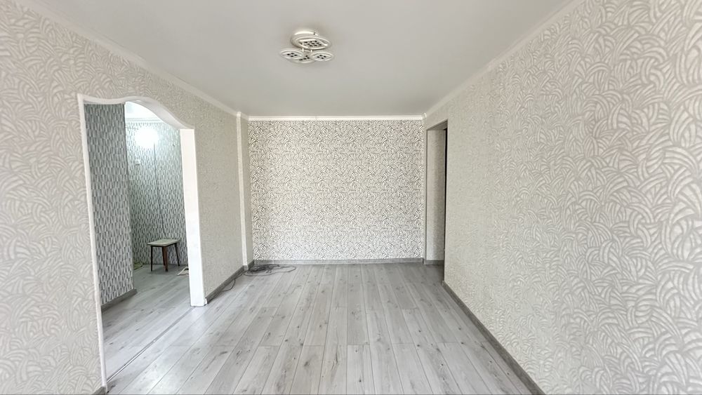 Трехкомнатная 2 этаж пр Абая