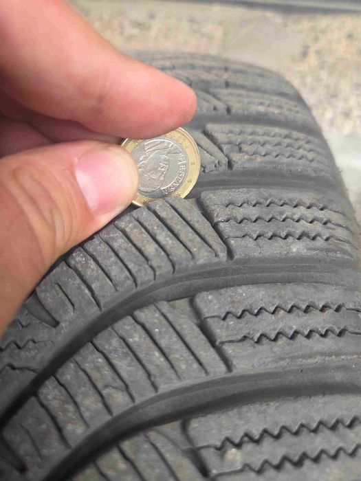 Продавам комплект зимни гуми с джанти Hankook Winter