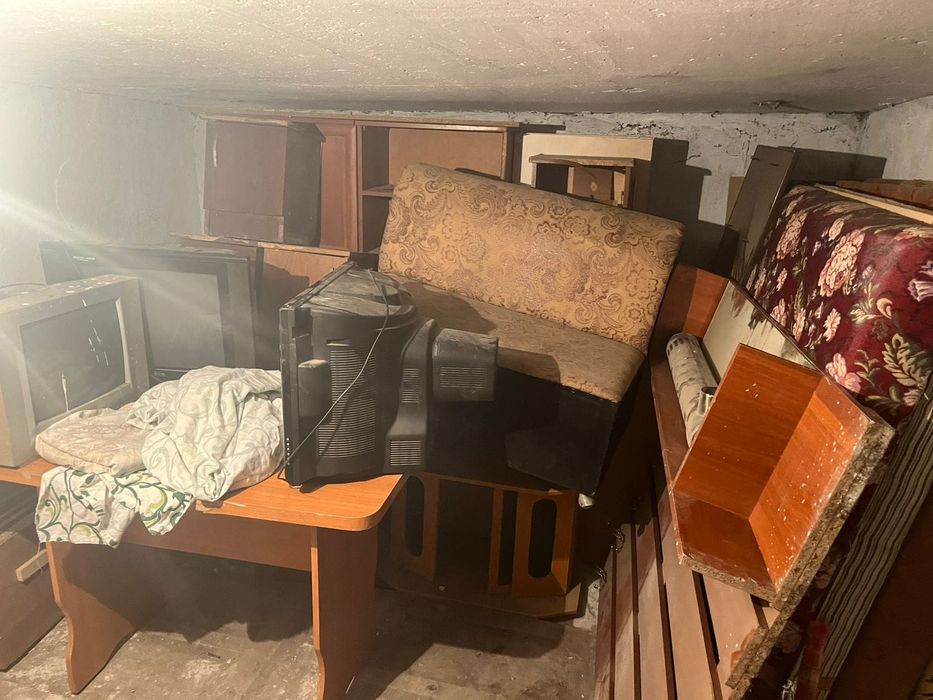 Мебель шкафы столы стулья