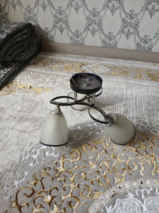 Продаётся ЛЮСТРА белый цвет