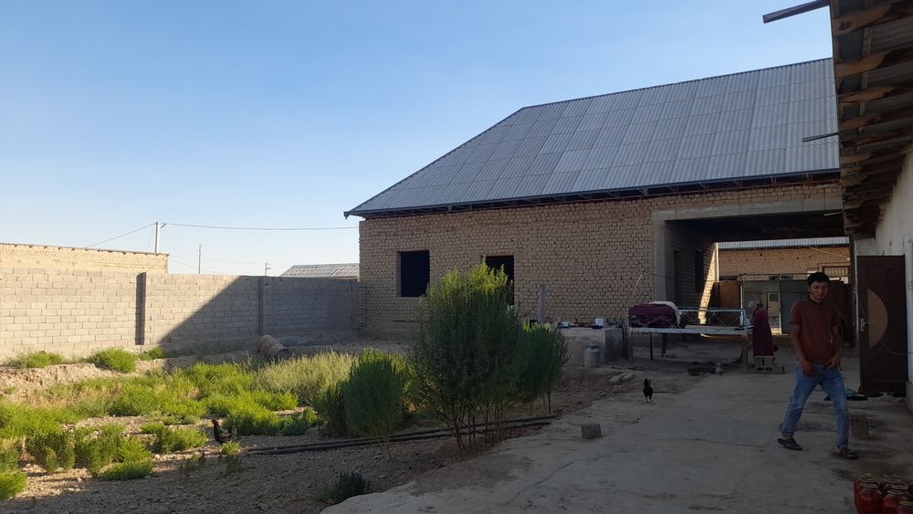 Uy sotiladi Yangiboģ MFY