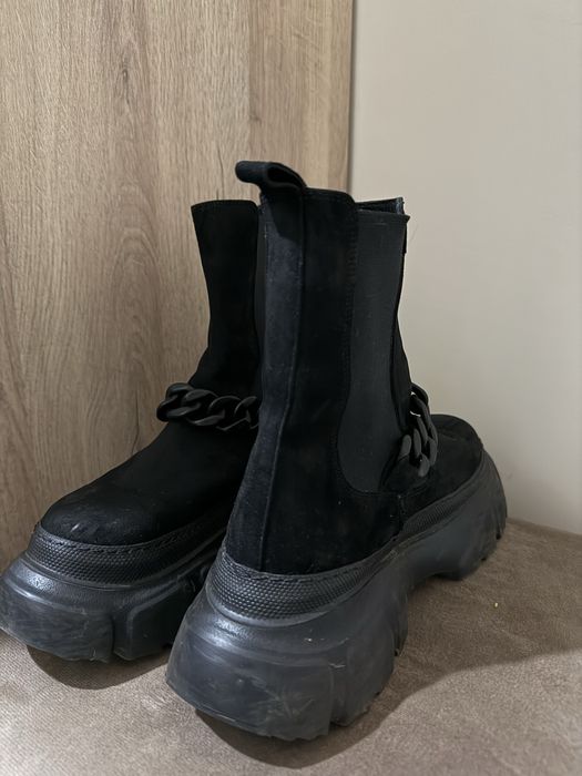 Дамски велурени боти