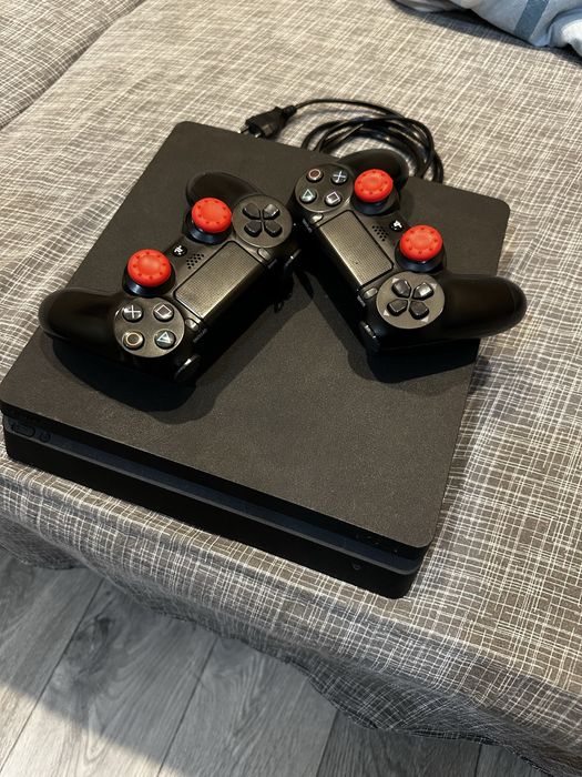 Продам PlayStation 4