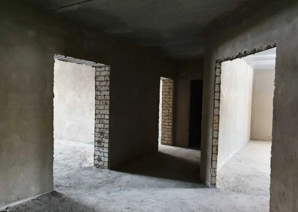 Батыс 2  продаётся 3 к.кв-145кв м 1/5