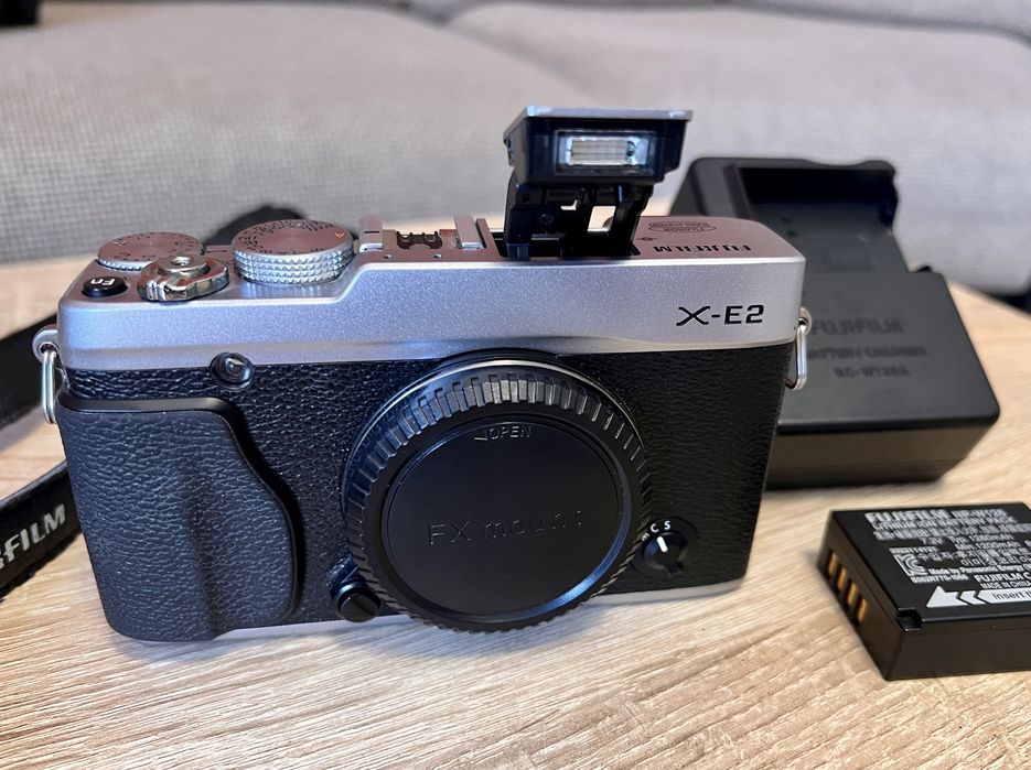 Aparat foto Fujifilm X-E2 impecabil
